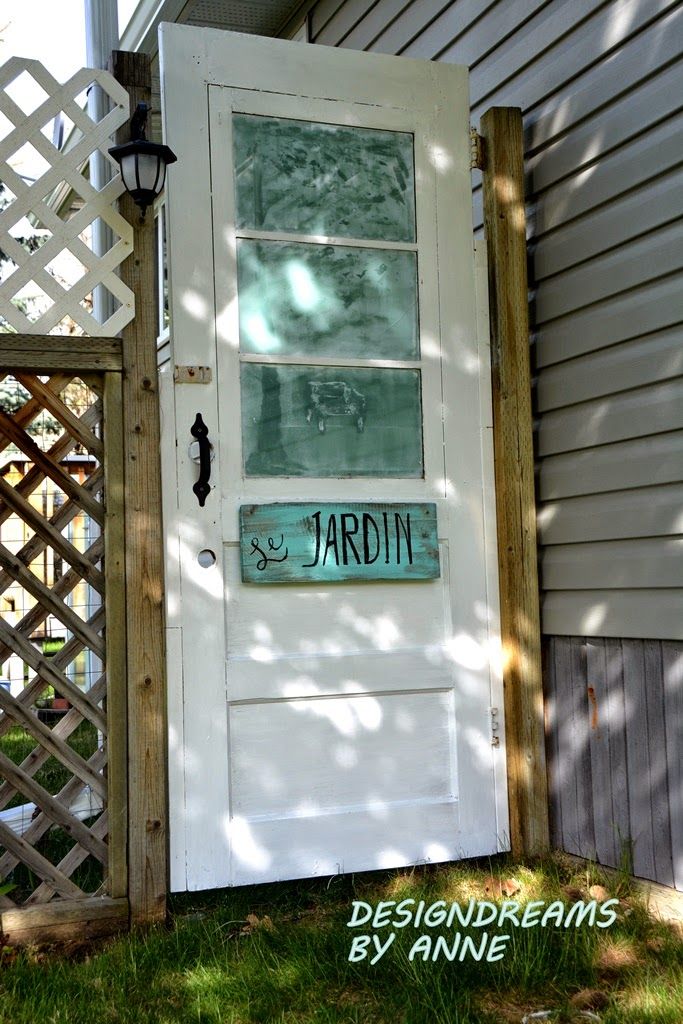 Insanely Beautiful DIY Upcycled Garden Gates That You Will Simply Adore homesthetics recycling windows and doors (5)